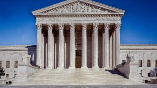 Trump triunfa en la Corte Suprema y abre paso al control federal del voto por correo