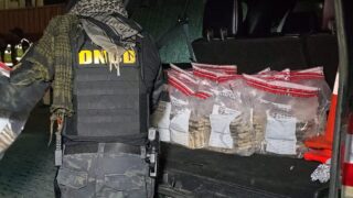 Atrapan en caucedo 321 paquetes de presunta cocaína en contenedor