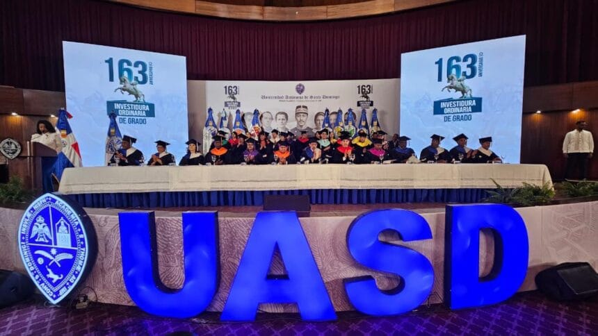 UASD incorpora 716 nuevos profesionales durante investidura en el Aula Magna