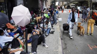 Justicia de EE.UU. impugna beneficios universitarios para indocumentados en tres estados