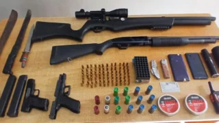 Cuatro detenidos y varias armas ocupadas en allanamientos en Barahona