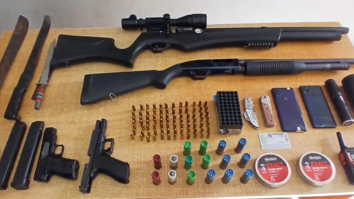 Cuatro detenidos y varias armas ocupadas en allanamientos en Barahona