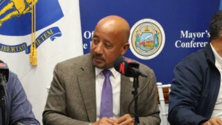 Alcalde de Lawrence queda en libertad condicionada tras comparecer por cargos federales