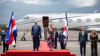 Abinader llega a Cali para asistir a la toma de posesión de De la Espriella