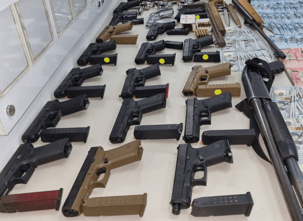 Condenan a seis integrantes de red de tráfico de armas en Santiago