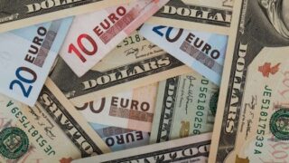 Dólar baja nueve centavos y se vende a RD$59.55 este martes