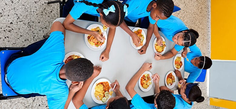Diputados piden explicaciones al Inabie por denuncias sobre alimentación escolar