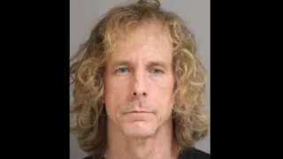 Exprofesor de Long Island enfrenta cargo de acoso contra exalumna