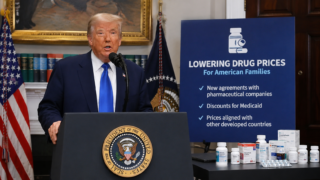 Trump anuncia acuerdos con nueve farmacéuticas para reducir precios de medicamentos