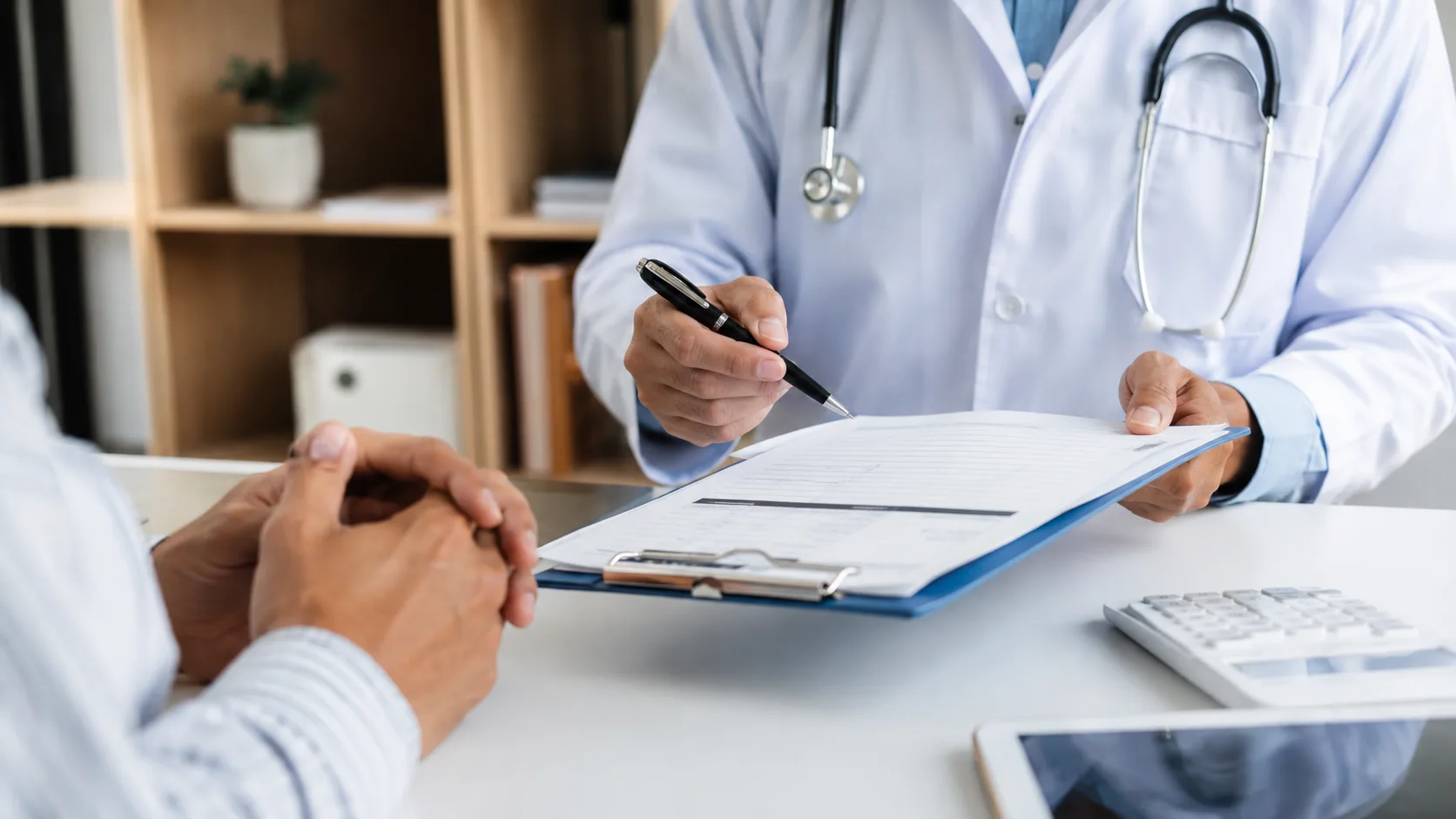 Sisalril advierte que médicos y clínicas no pueden imponer cobros indebidos