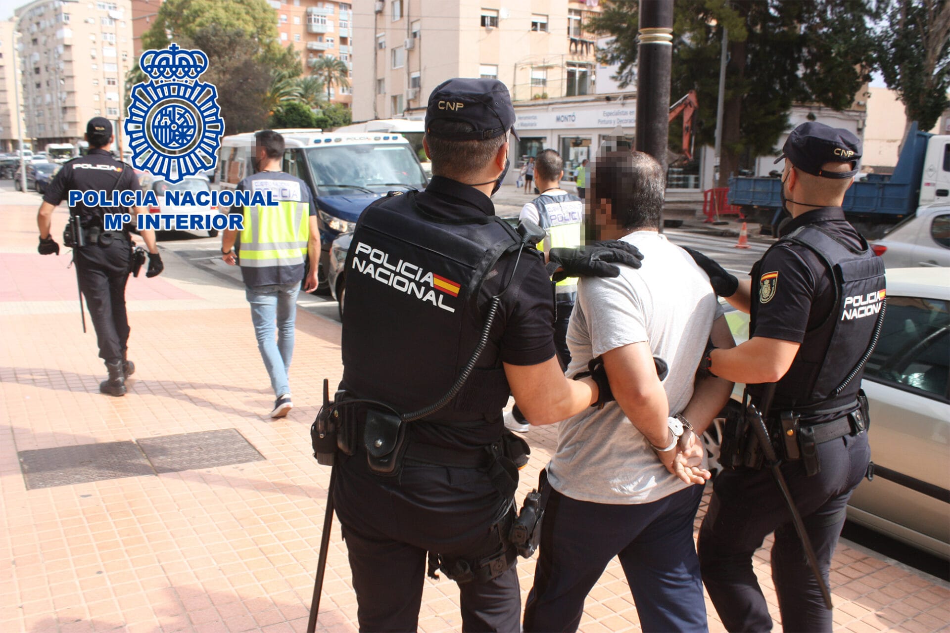 Spanish Police Dismantle Network That Smuggled Dominicans into Europe with Colombian Passports