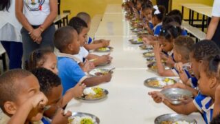 Inabie suspende contratos de 14 proveedores de alimentación escolar por irregularidades