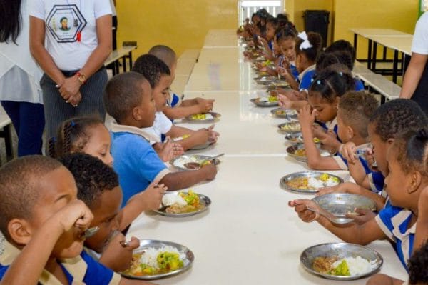 Inabie suspende contratos de 14 proveedores de alimentación escolar por irregularidades