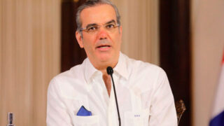 Abinader negocia con Estados Unidos eliminar arancel a exportaciones dominicanas