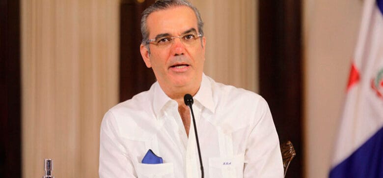 Abinader negocia con Estados Unidos eliminar arancel a exportaciones dominicanas