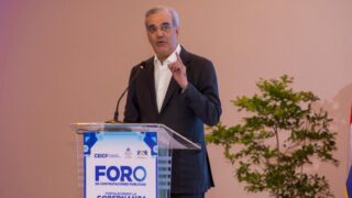 Abinader presenta proyectos viales para mejorar conectividad y tránsito en RD