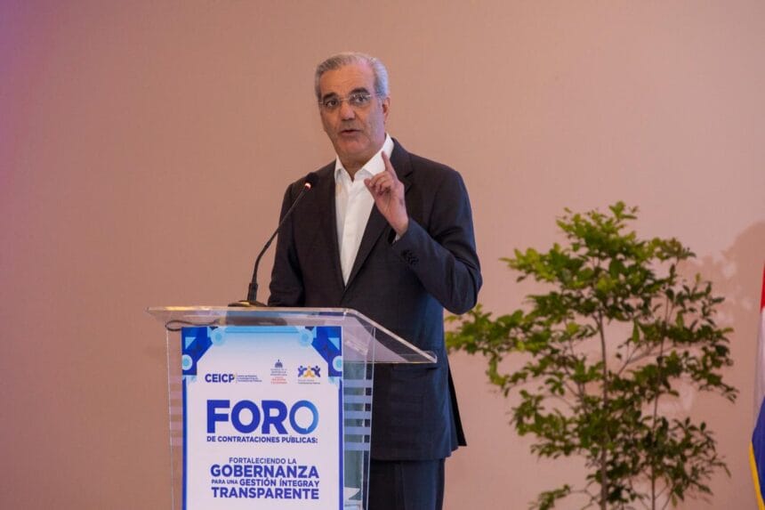 Abinader presenta proyectos viales para mejorar conectividad y tránsito en RD