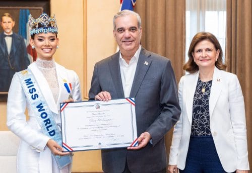 Abinader distingue a Joheirry Mola tras conquistar Miss Mundo 2026