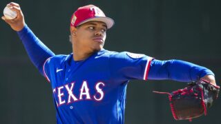 Leones adquieren a Winston Santos y Leonardo Taveras en cambio por Eguy Rosario