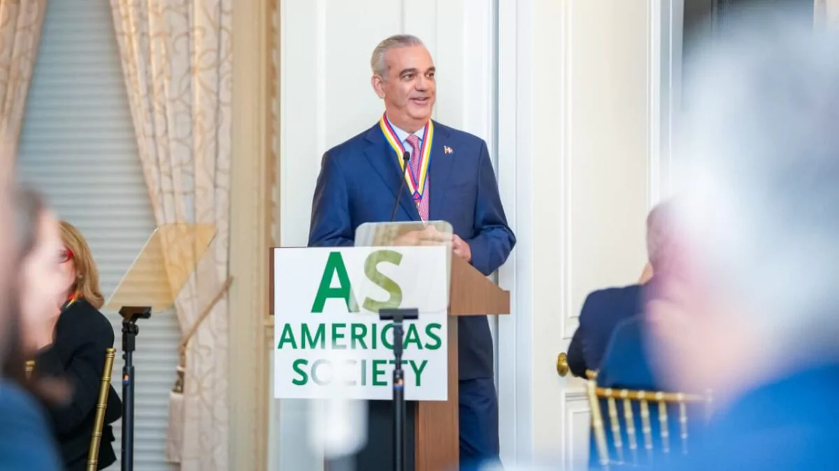 Abinader recibe en Nueva York la máxima distinción de Americas Society