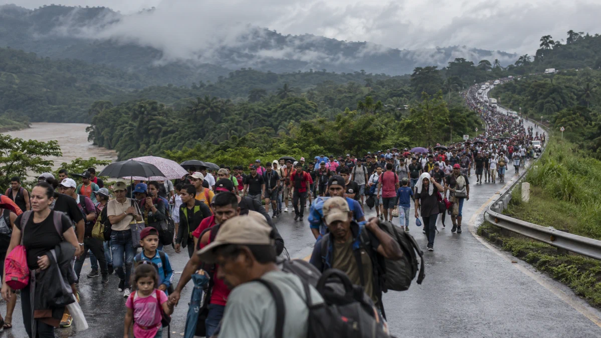 ¿Quién está detrás de la caravana de más de 600 migrantes camino hacia Estados Unidos?