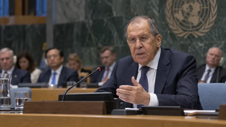 Lavrov dice estar dispuesto a negociar, pero se niega a frenar la guerra en Ucrania