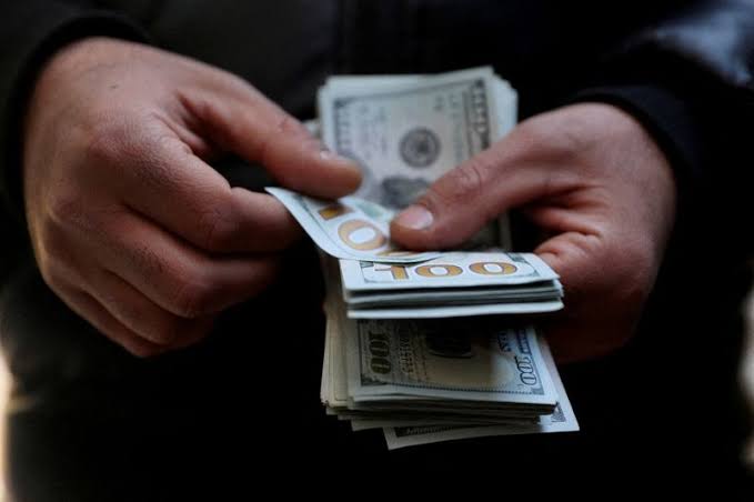 Dólar se cotiza hasta RD$59.70 este lunes en entidades financieras