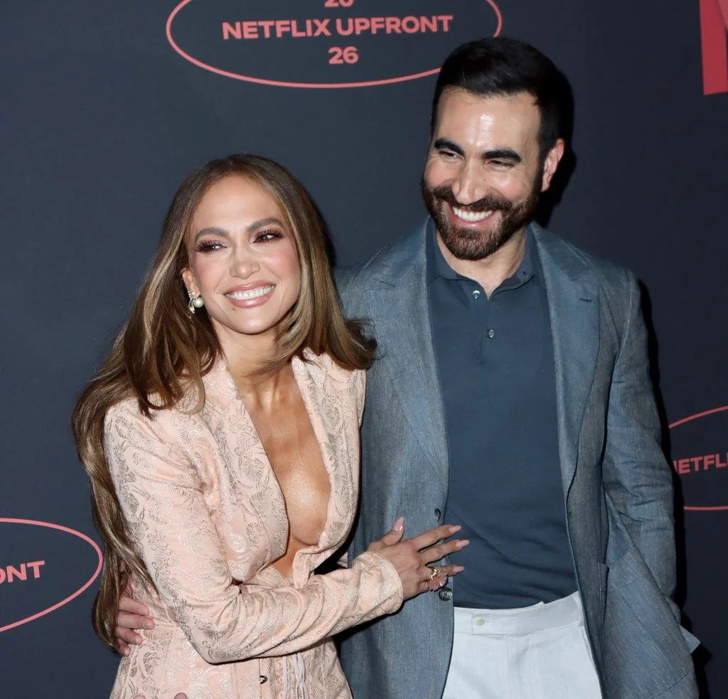 Jennifer Lopez y Brett Goldstein vuelven a despertar rumores de romance