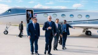 Abinader llega a Praga para participar en conferencia Forum 2000