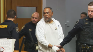 Arrestan a dominicano acusado de apuñalar a madre y niña en Rhode Island