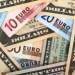 Dólar y euro aumentan su cotización; petróleo registra ligera caída