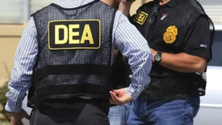 Dos agentes de DNCD caen en señuelo de la DEA en Miami
