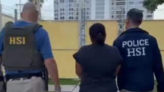 Arrestan en Puerto Rico a dominicana y estadounidense por presunto fraude matrimonial