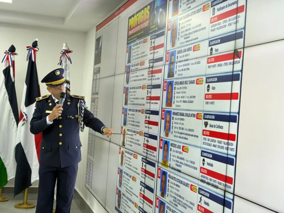 Policía registra 53,877 personas con órdenes de arresto pendientes en el país