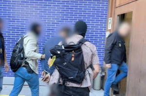 Detienen en Barcelona a hombre buscado por asesinato en RD