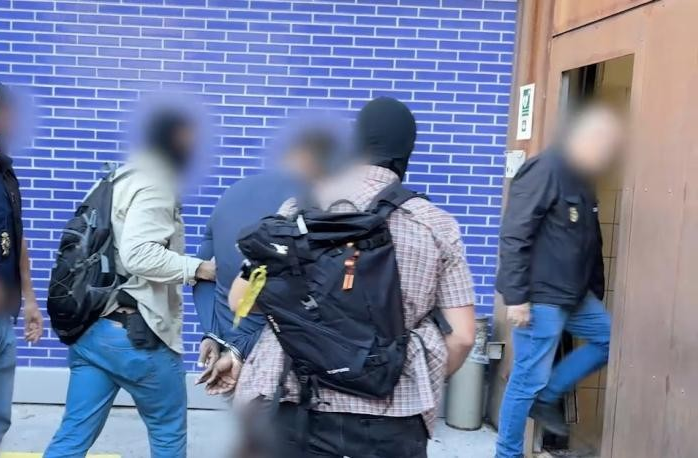 Detienen en Barcelona a hombre buscado por asesinato en RD