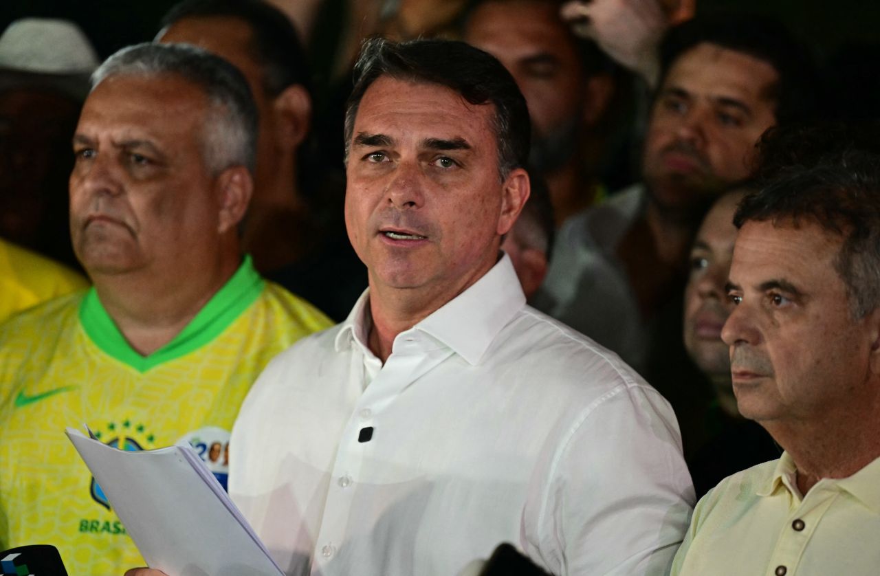 Flávio Bolsonaro rechaza triunfo de Lula y anuncia impugnación electoral