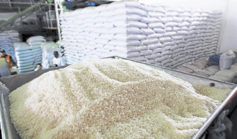 Gobierno deroga aranceles al arroz tras caída de importaciones