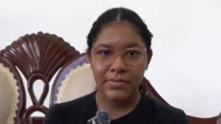 Joven solicita ayuda para tratar un tumor detectado en su ojo izquierdo