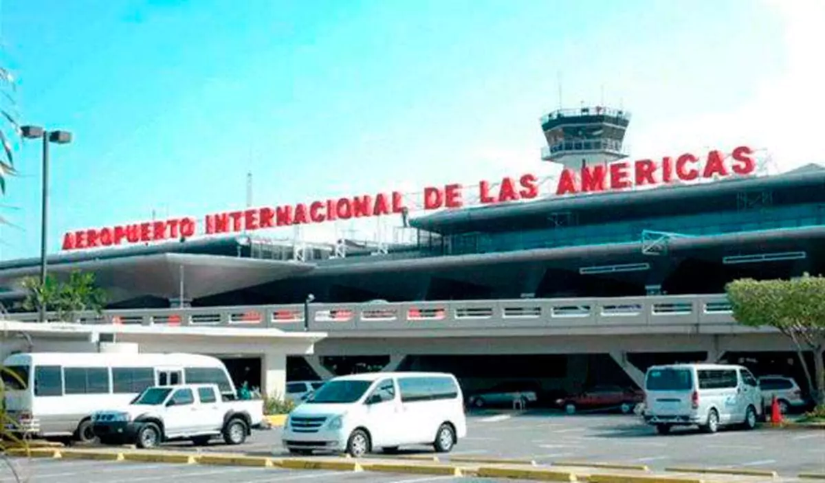 Dictan prisión preventiva a inspector de Migración acusado de corrupción en el AILA