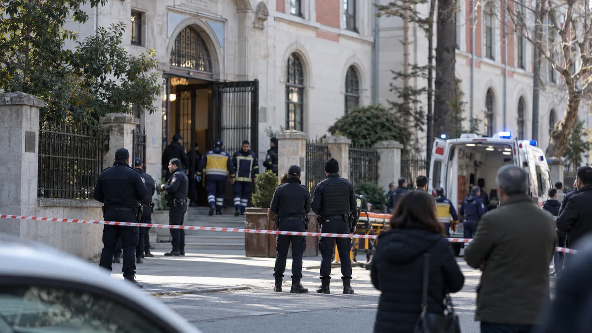Muere una estudiante tras ataque con cuchillo en instituto de Estambul